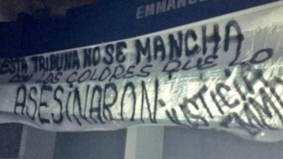 El repudio de los hinchas de Vélez a la localía de San Lorenzo.