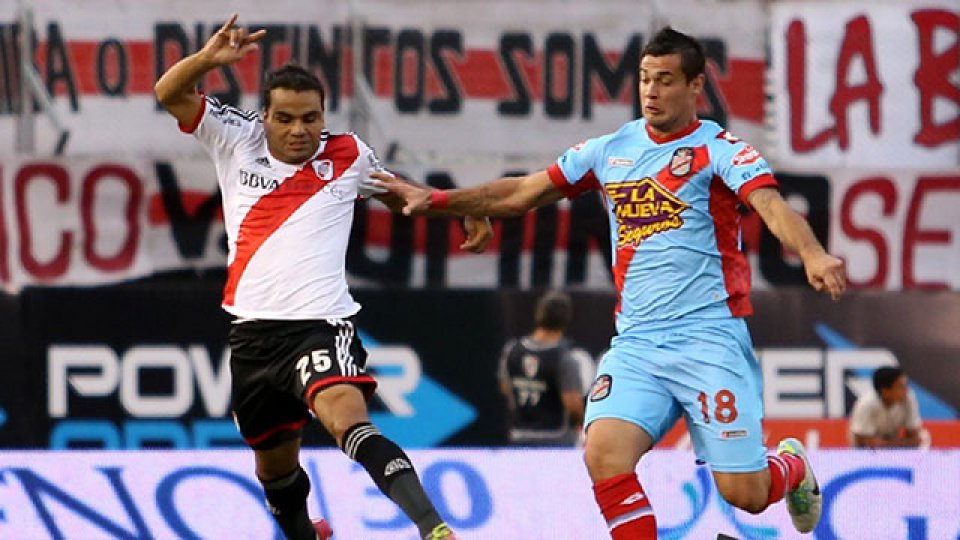 River visita a Arsenal con el debut de Batalla.