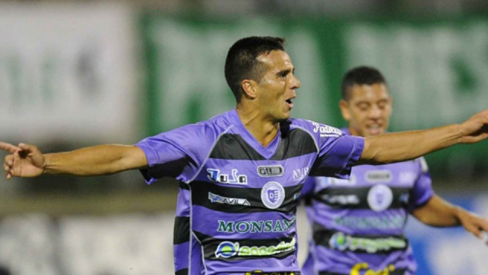 Almagro no pudo con el Viola en Campana y perdió la chance de trepar posiciones. Almagro no pudo con el Viola en Campana y perdió la chance de trepar posiciones.