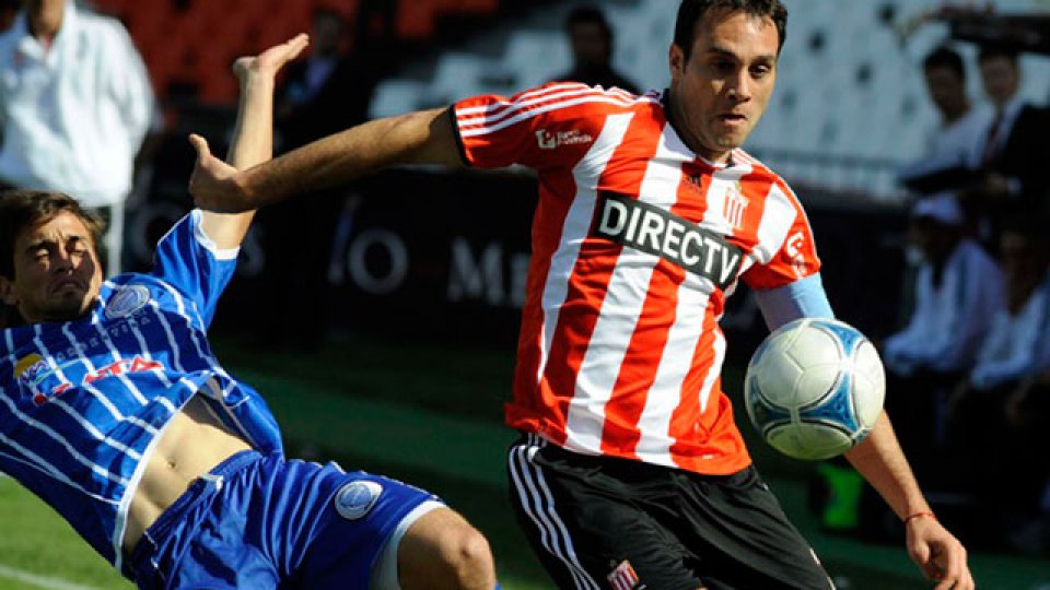 Godoy Cruz y Estudiantes juegan en Córdoba.