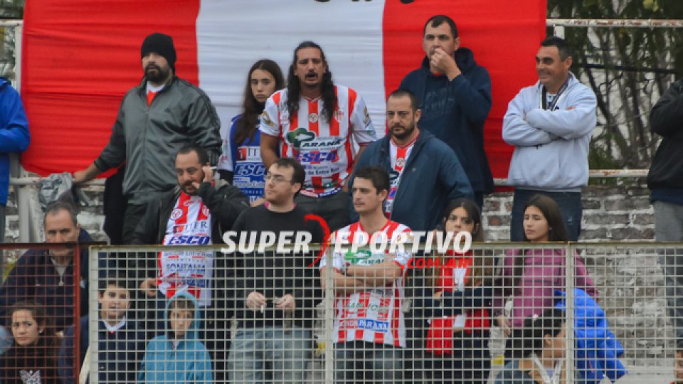 Los fanáticos del Rojiblanco se dieron cita en el Mutio acompañando al equipo