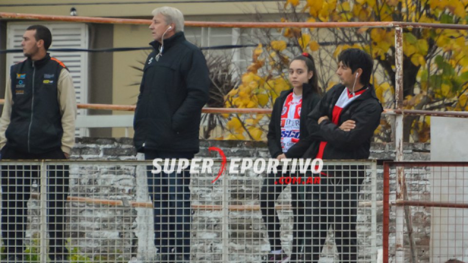 Los fanáticos del Rojiblanco se dieron cita en el Mutio acompañando al equipo