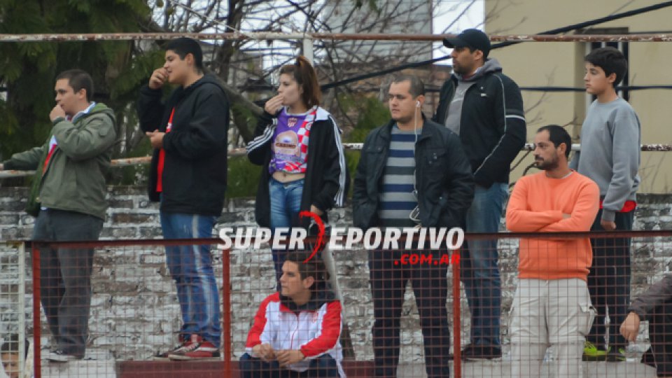 Los fanáticos del Rojiblanco se dieron cita en el Mutio acompañando al equipo