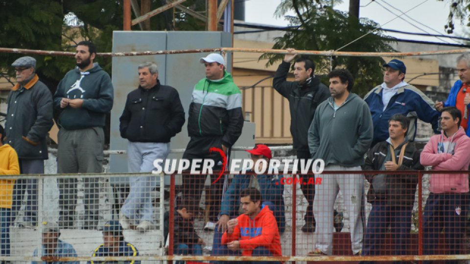 Los fanáticos del Rojiblanco se dieron cita en el Mutio acompañando al equipo