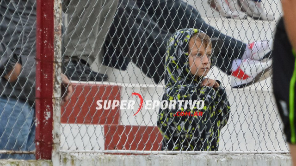 Los fanáticos del Rojiblanco se dieron cita en el Mutio acompañando al equipo