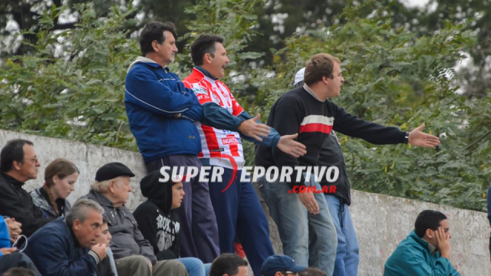 Los fanáticos del Rojiblanco se dieron cita en el Mutio acompañando al equipo