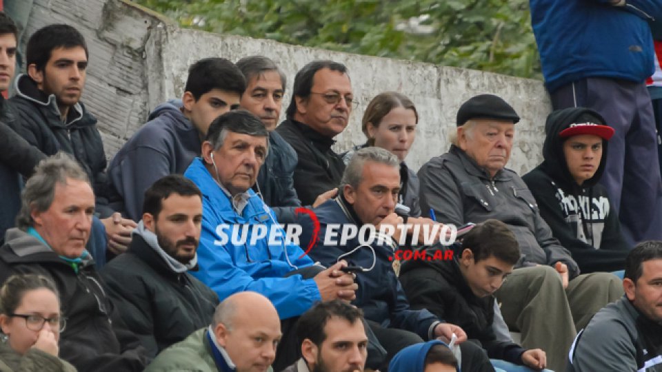 Los fanáticos del Rojiblanco se dieron cita en el Mutio acompañando al equipo