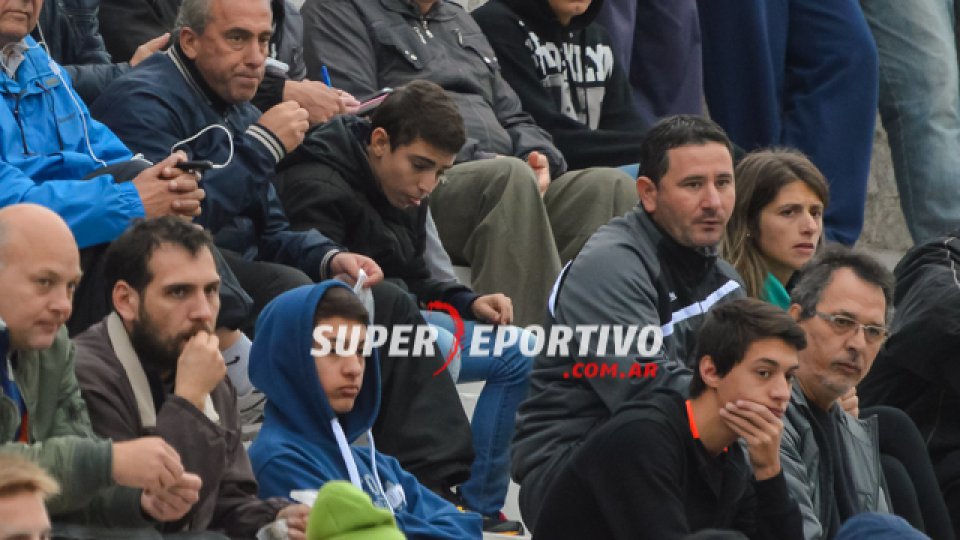 Los fanáticos del Rojiblanco se dieron cita en el Mutio acompañando al equipo