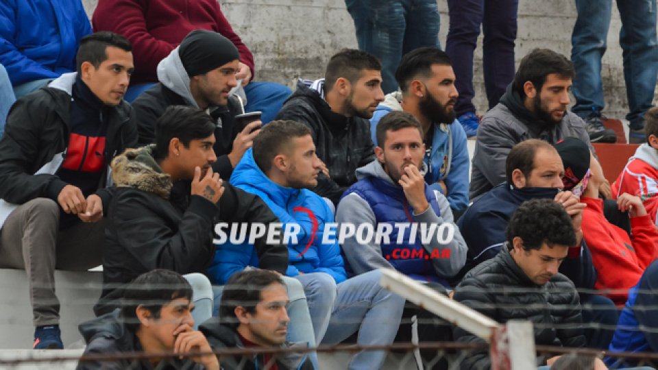 Los fanáticos del Rojiblanco se dieron cita en el Mutio acompañando al equipo