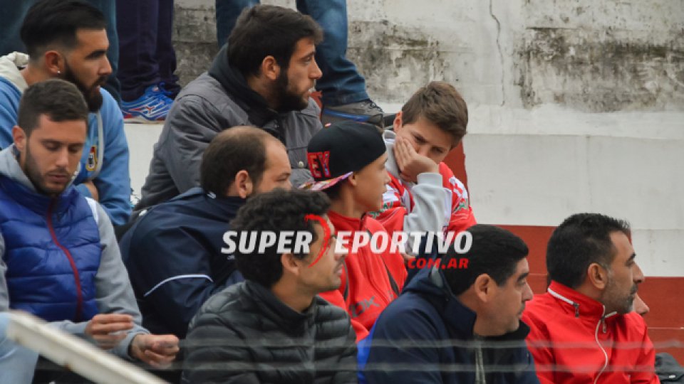 Los fanáticos del Rojiblanco se dieron cita en el Mutio acompañando al equipo