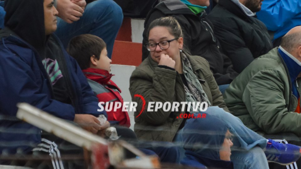 Los fanáticos del Rojiblanco se dieron cita en el Mutio acompañando al equipo