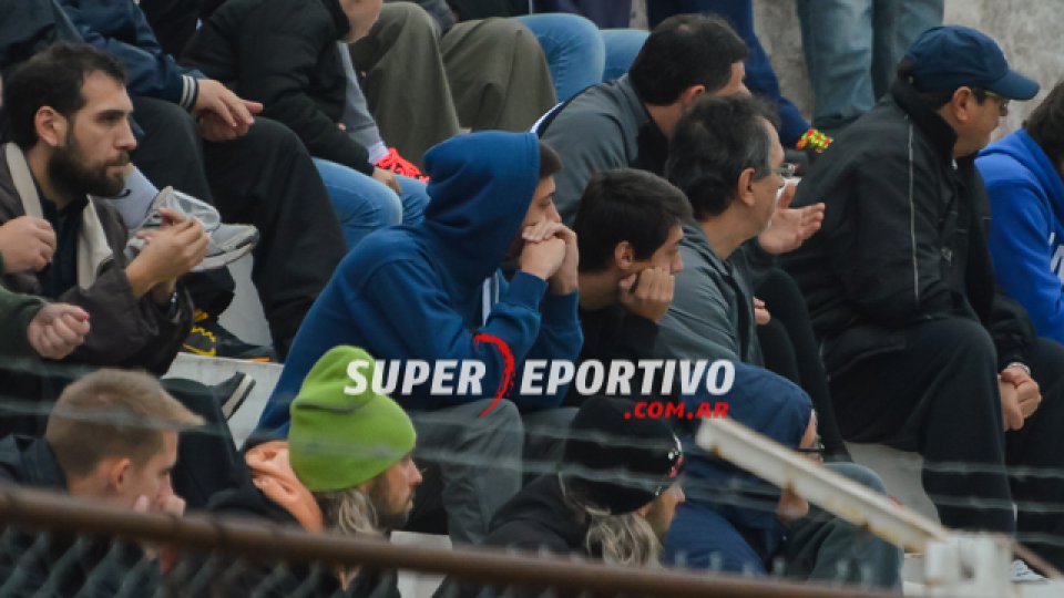 Los fanáticos del Rojiblanco se dieron cita en el Mutio acompañando al equipo