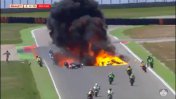 España: Espectacular accidente y fuego en una carrera de motos