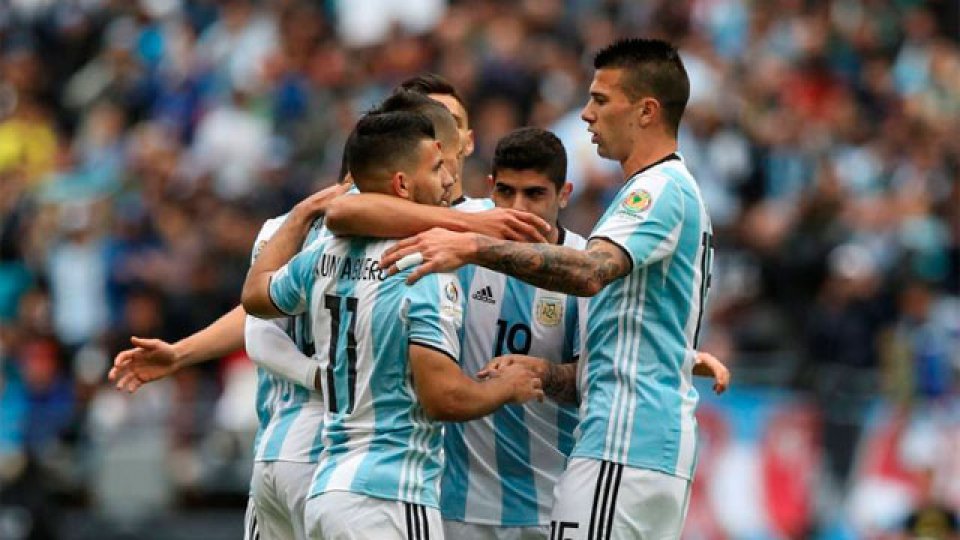 Argentina se floreó ante Bolivia.