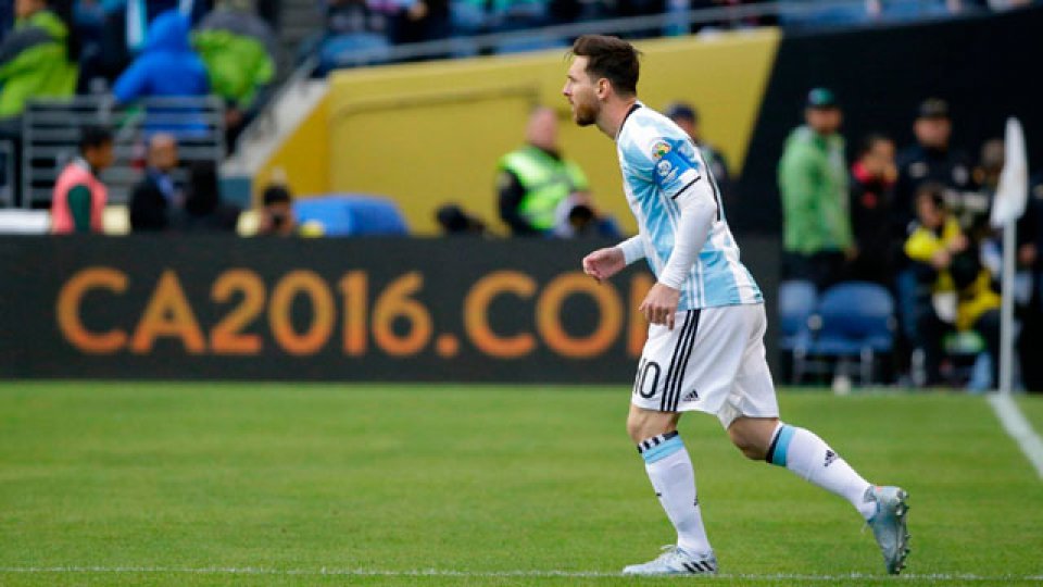 Messi ingresó en el complemento y no marcó.