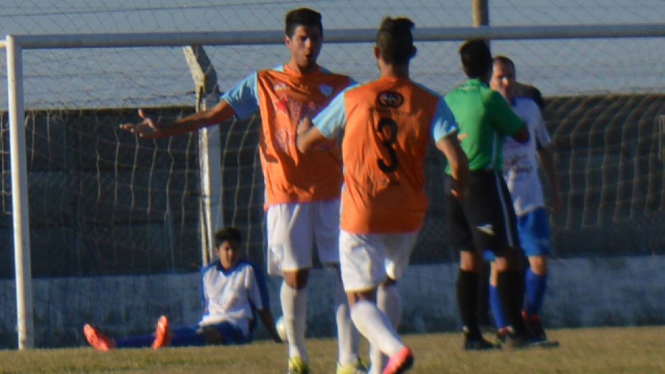 El Celeste se quedó con un buen triunfo ante Instituto para seguir arriba.