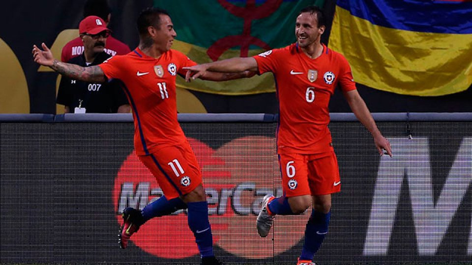Chile derrota a Colombia y se mete en la semifinal.