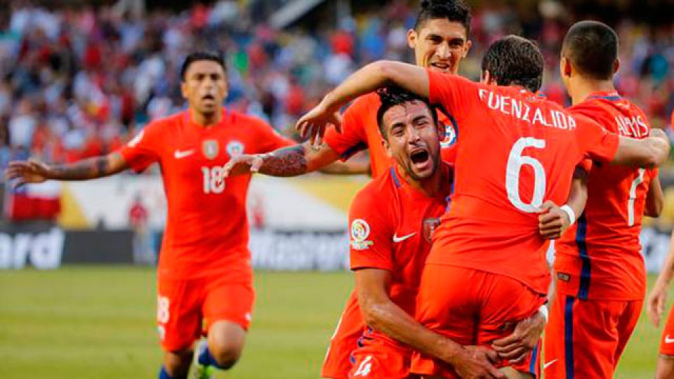 Chile derrota a Colombia y se mete en la semifinal.