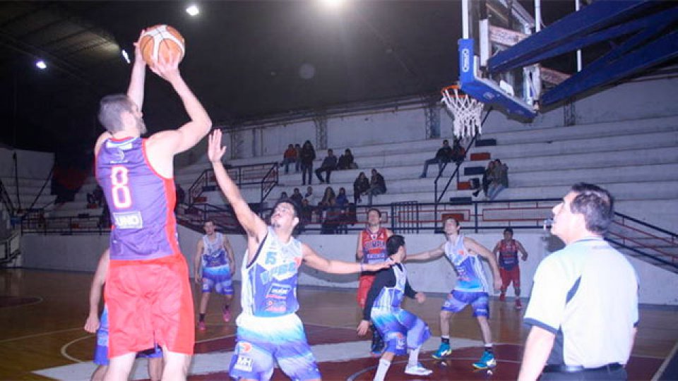 Olimpia se instaló en semifinales.