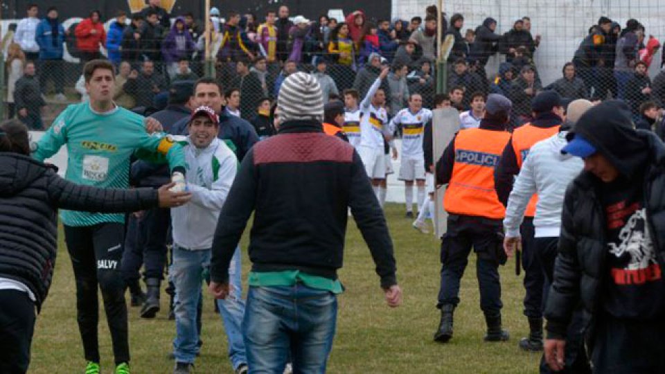 Los incidentes en la final entre Bella Vista y Tiro. (Foto: La Nueva Provincia)