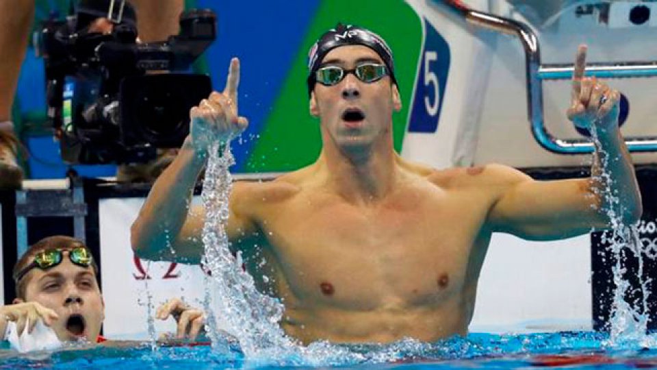 Phelps logró un apretado triunfo para conseguir su 20º oro.