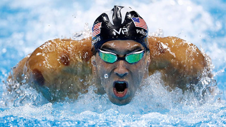 Phelps logró un apretado triunfo para conseguir su 20º oro.