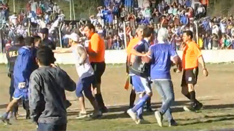 Neuquén es finalista del Unidad y hubo serios incidentes.
