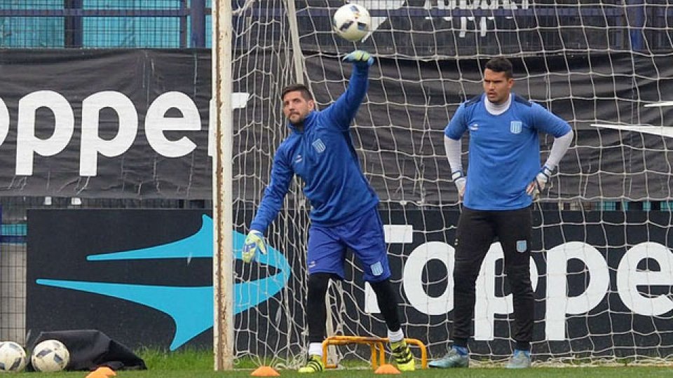 El arquero fue presentado oficialmente en la Academia.