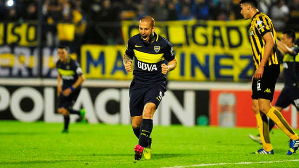 Darío Benedetto marcó el primer gol de Boca.