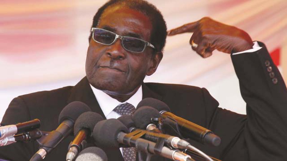 "Me aseguraré que todos le devuelvan al gobierno el dinero", disparó Mugabe.