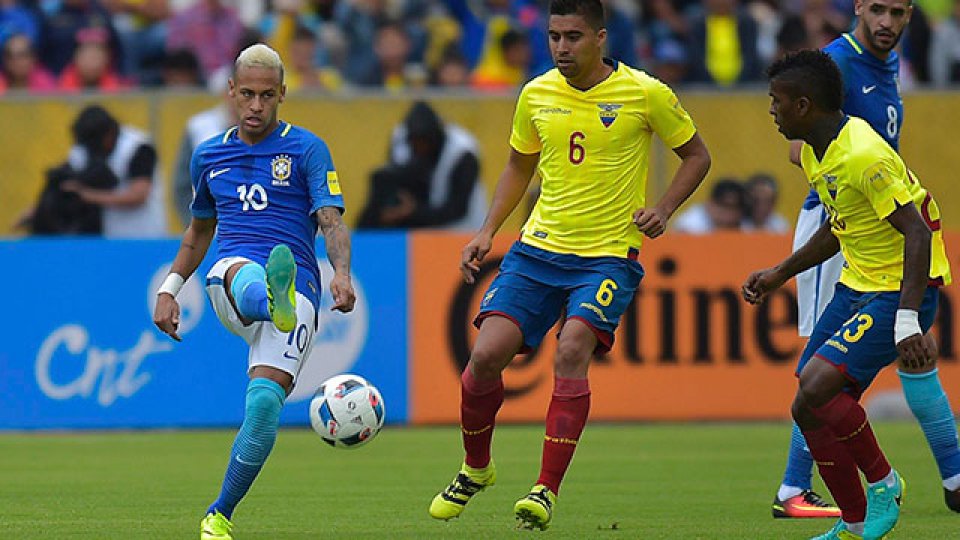 Brasil estrenó su oro olímpico con una gran victoria en Quito ante Ecuador.