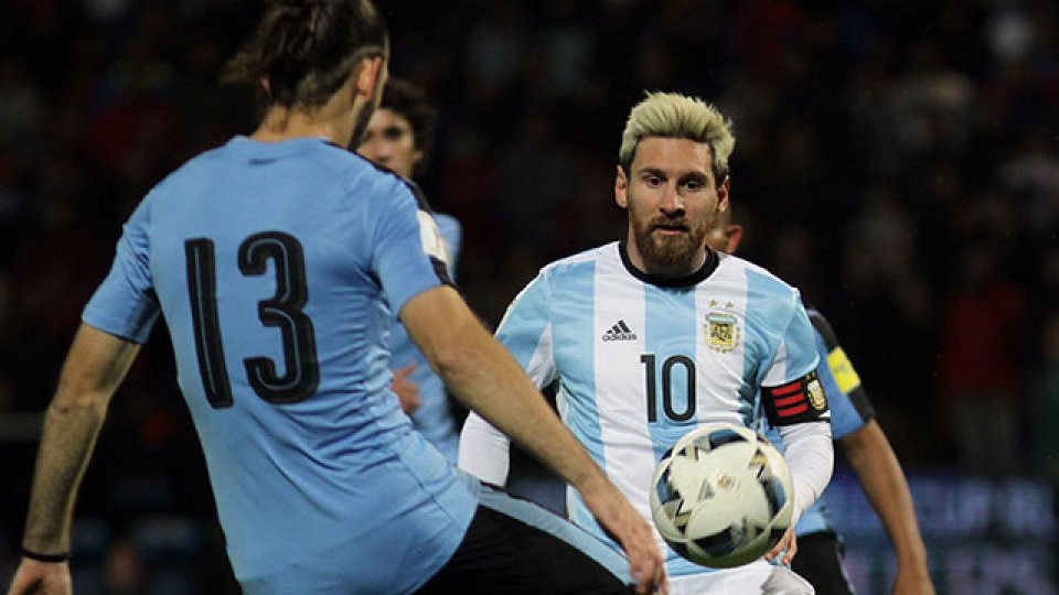 Con gol de La Pulga, la Selección argentina le ganó 1-0 a Uruguay.