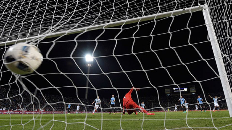 Con gol de Messi, Argentina derrotó a Uruguay.