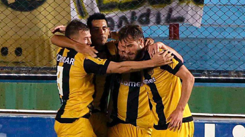 El Aurinegro logró los primeros tres puntos de la temporada ante la Banda.