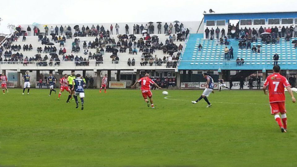 El clásico terminó igualado y ambos siguen sin poder sumar de tres.