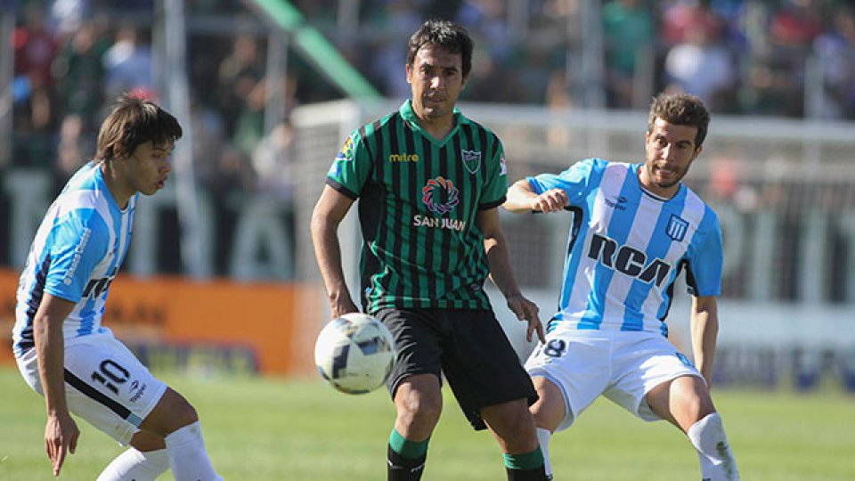 Racing pisó fuerte en San Juan.