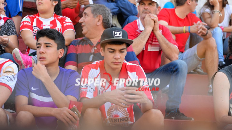 Atl&eacute;tico Paran&aacute; gan&oacute; por primera vez con el respaldo de su gente.