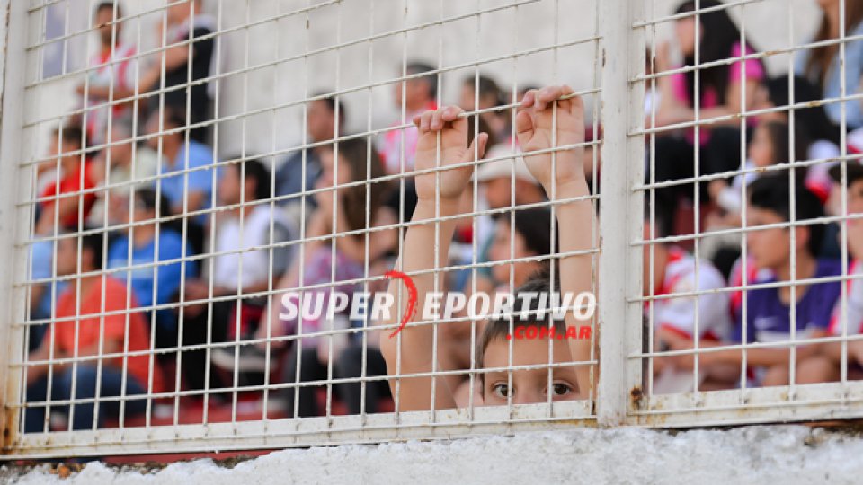 Atl&eacute;tico Paran&aacute; gan&oacute; por primera vez con el respaldo de su gente.