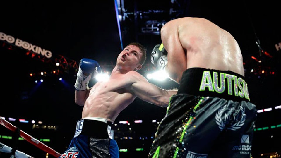 Canelo Álvarez, nuevo campeón superwelter de la OMB.