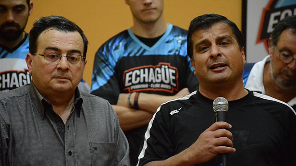 Echagüe presentó su plantel y la nueva indumentaria.