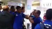 Ramón Abila casi se toma a golpes de puños con un hincha del Flamengo