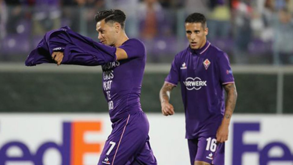 Mauro Zarate marcó dos goles para la goleada de Fiorentina.