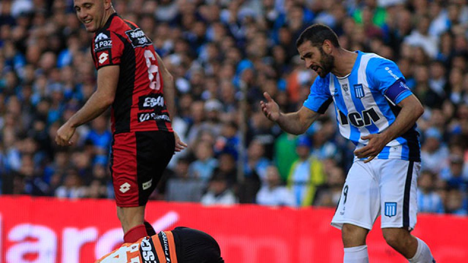 El Rojinegro cayó frente a Racing y sigue sin poder sumar de tres en el torneo.