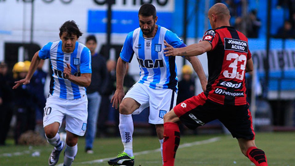 El Rojinegro cayó frente a Racing y sigue sin poder sumar de tres en el torneo.