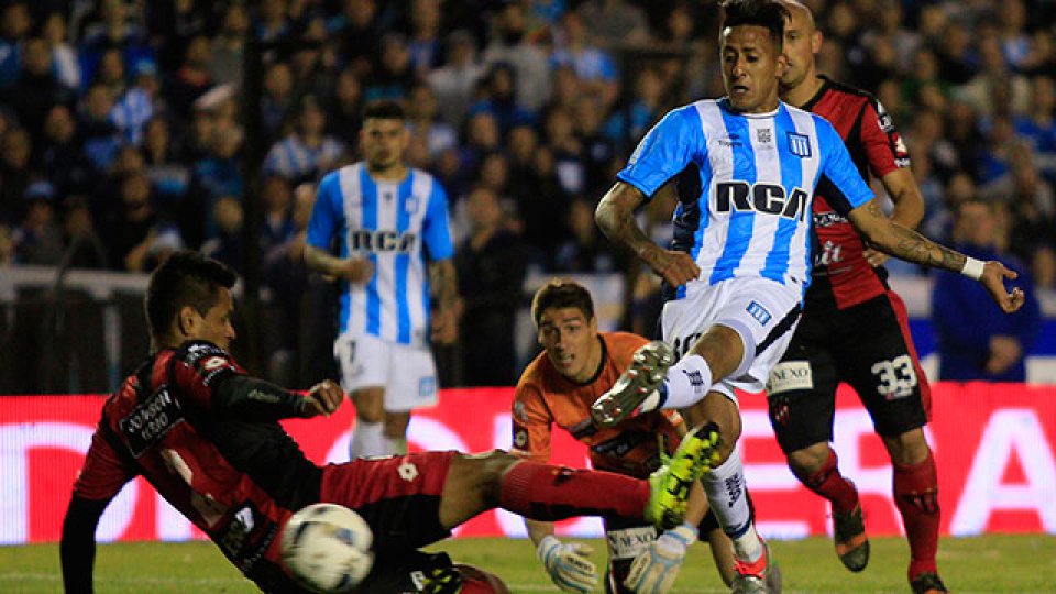El Rojinegro cayó frente a Racing y sigue sin poder sumar de tres en el torneo.