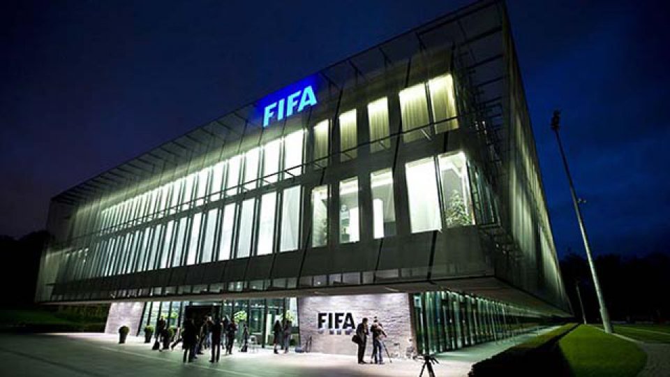 La FIFA se mostró del lado de la UEFA por la creación de la Superliga.