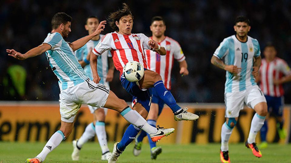Argentina decepcionó y se fue silbada ante Paraguay.