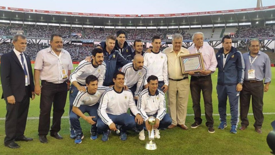 El plantel Albiceleste campeón del mundo ovacionado en el Mario Alberto Kempes.