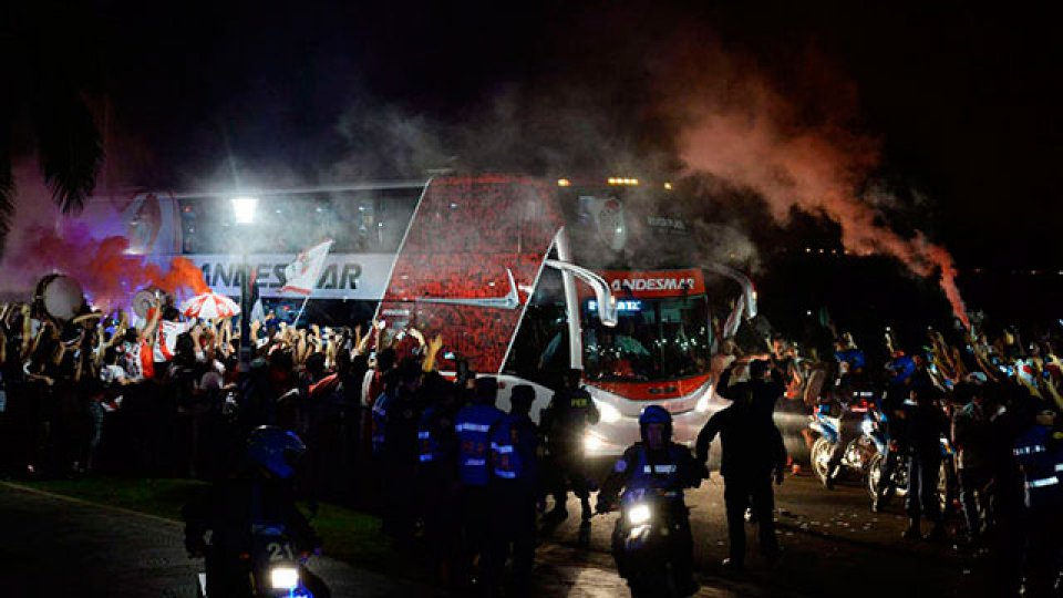 River arribó a Paraná para jugar con Patronato. (Olé)