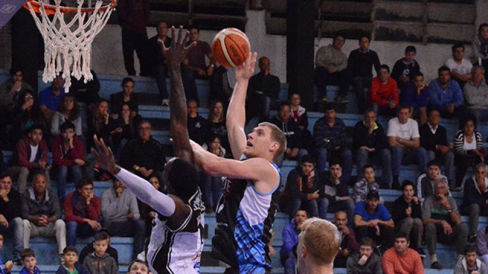 Echagüe volvió al Luis Butta con una dura derrota ante Olímpico.